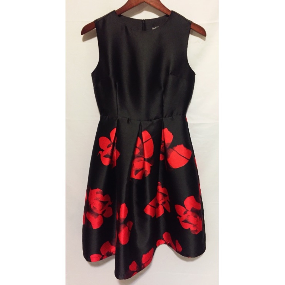 A flared dress with floral prints!